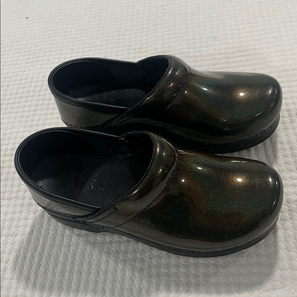 Dansko Mules Comfortable Stylish Footwear iridescent green sz 36 USA 5